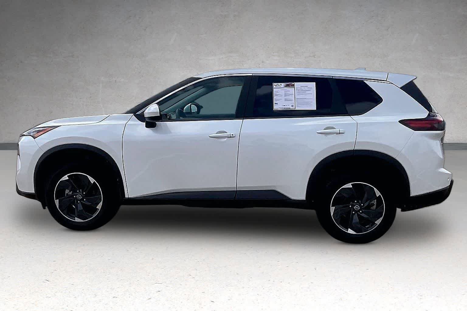 Used 2025 Nissan Rogue SV AWD/4WD image 3