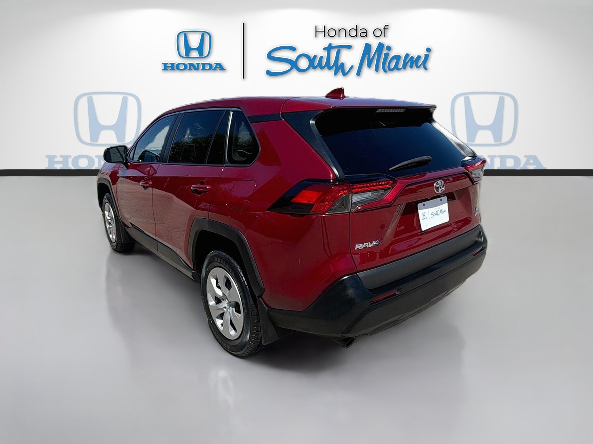 Used 2023 Toyota RAV4 LE AWD/4WD image 5