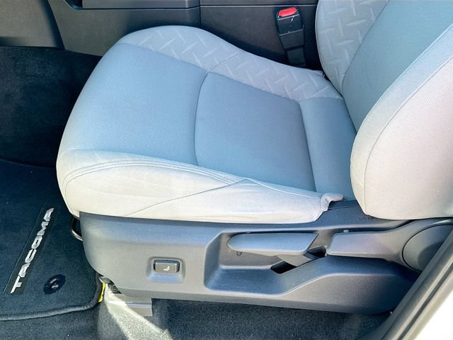 Used 2025 Toyota Tacoma SR5 AWD/4WD image 18