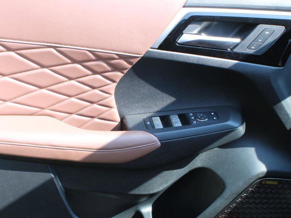 New 2025 Mitsubishi Outlander SEL image 15