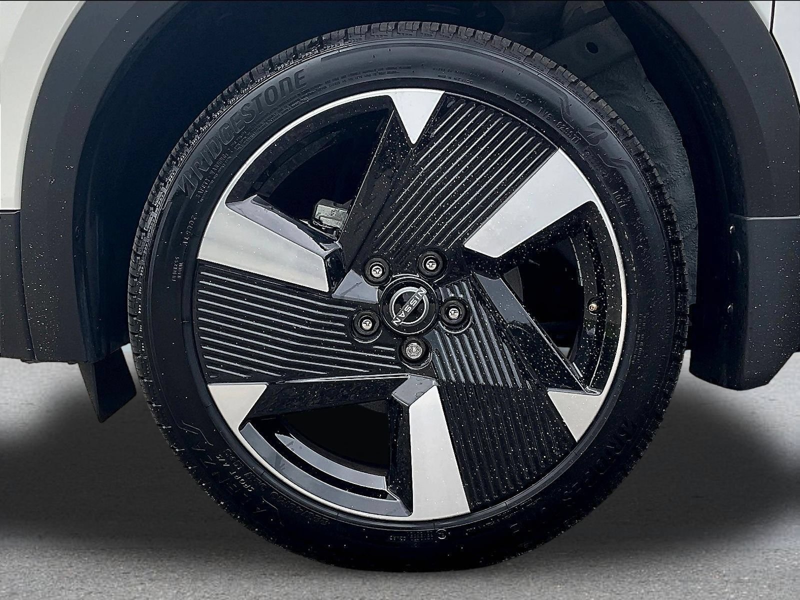 Certified 2025 Nissan Kicks SR FWD image 35