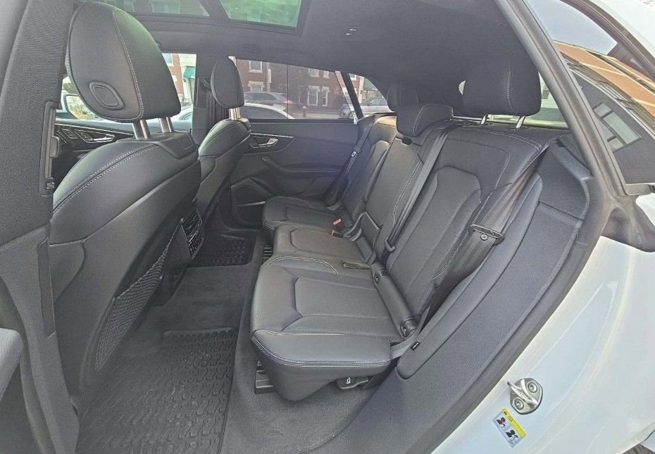 Used 2025 Audi Q8 Prestige w/ Prestige Package image 3