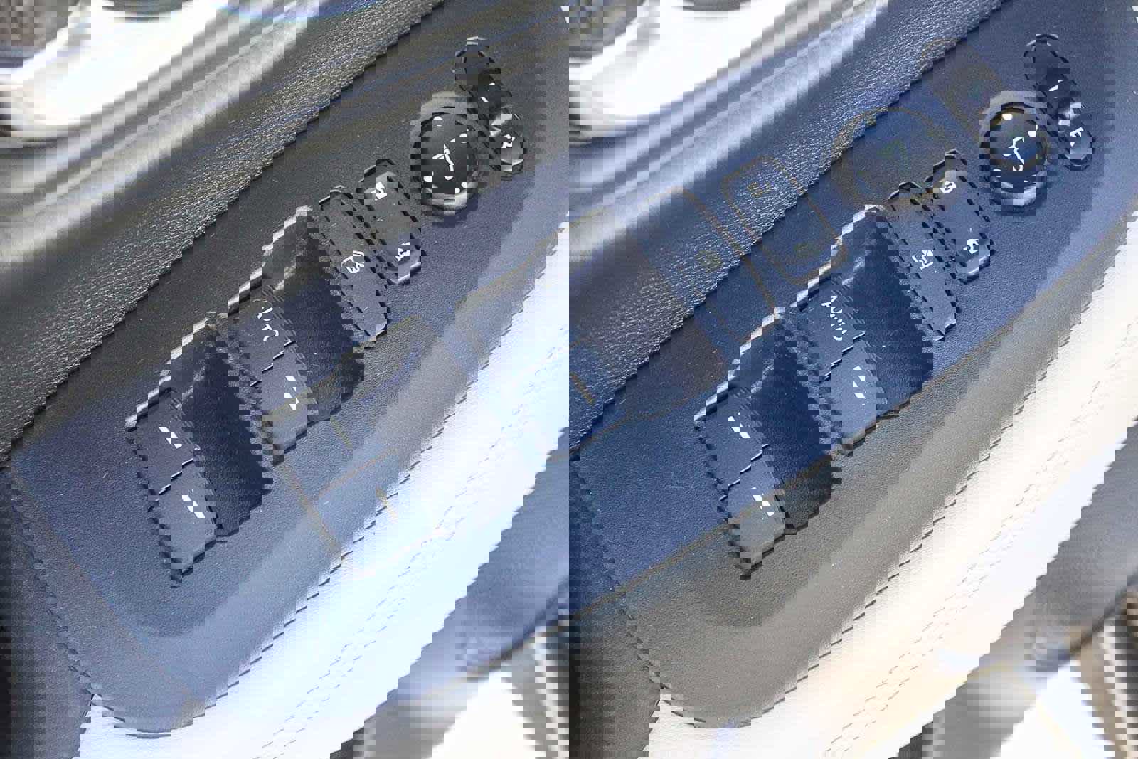 Used 2023 Honda HR-V LX image 30