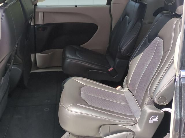 Used 2023 Chrysler Pacifica Touring-L FWD image 24