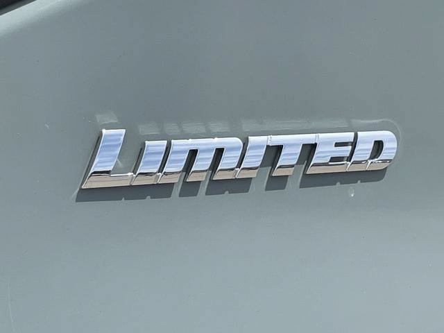 Used 2025 Toyota Tundra Limited AWD/4WD image 29