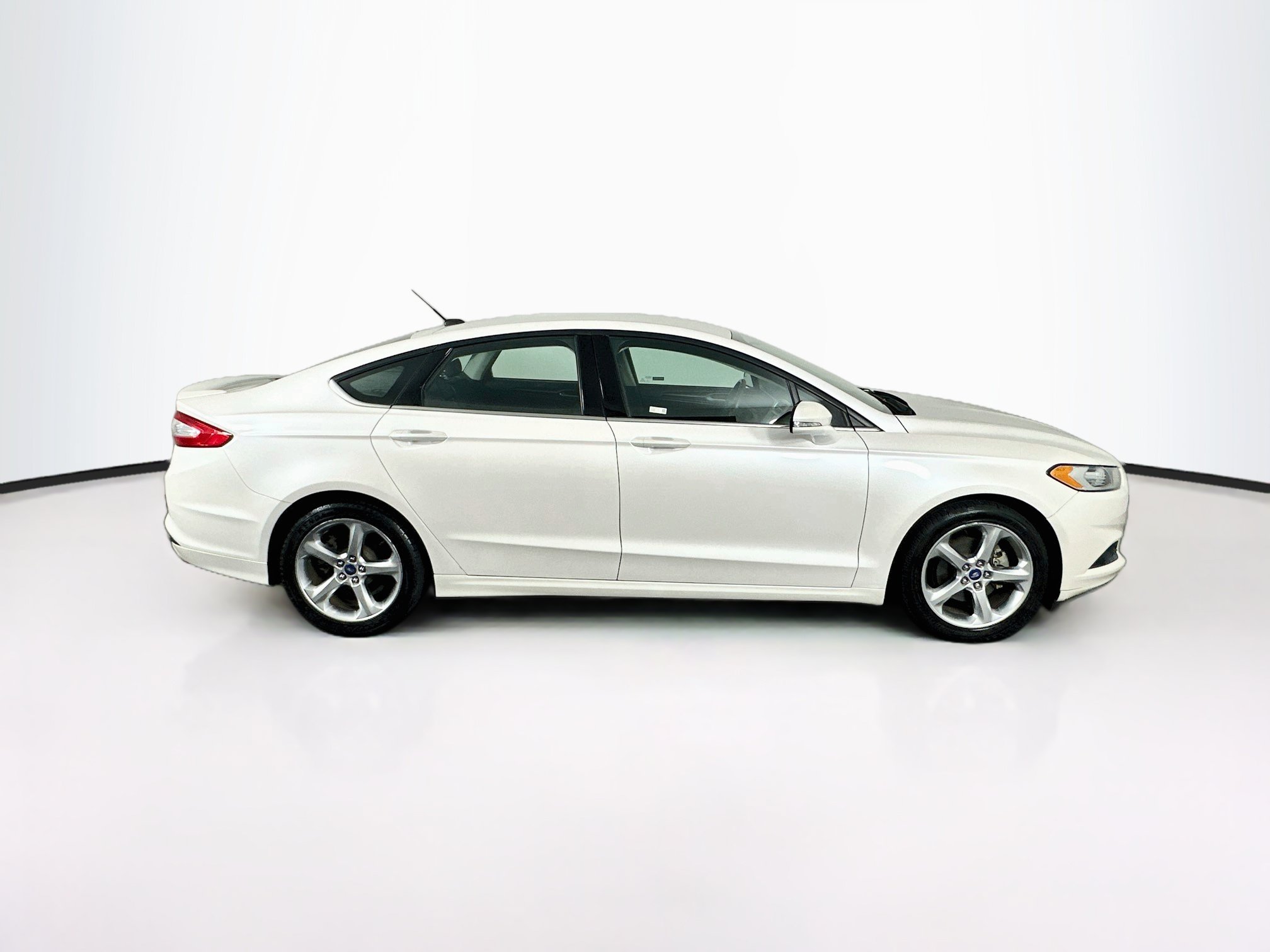 Used 2013 Ford Fusion SE FWD image 10