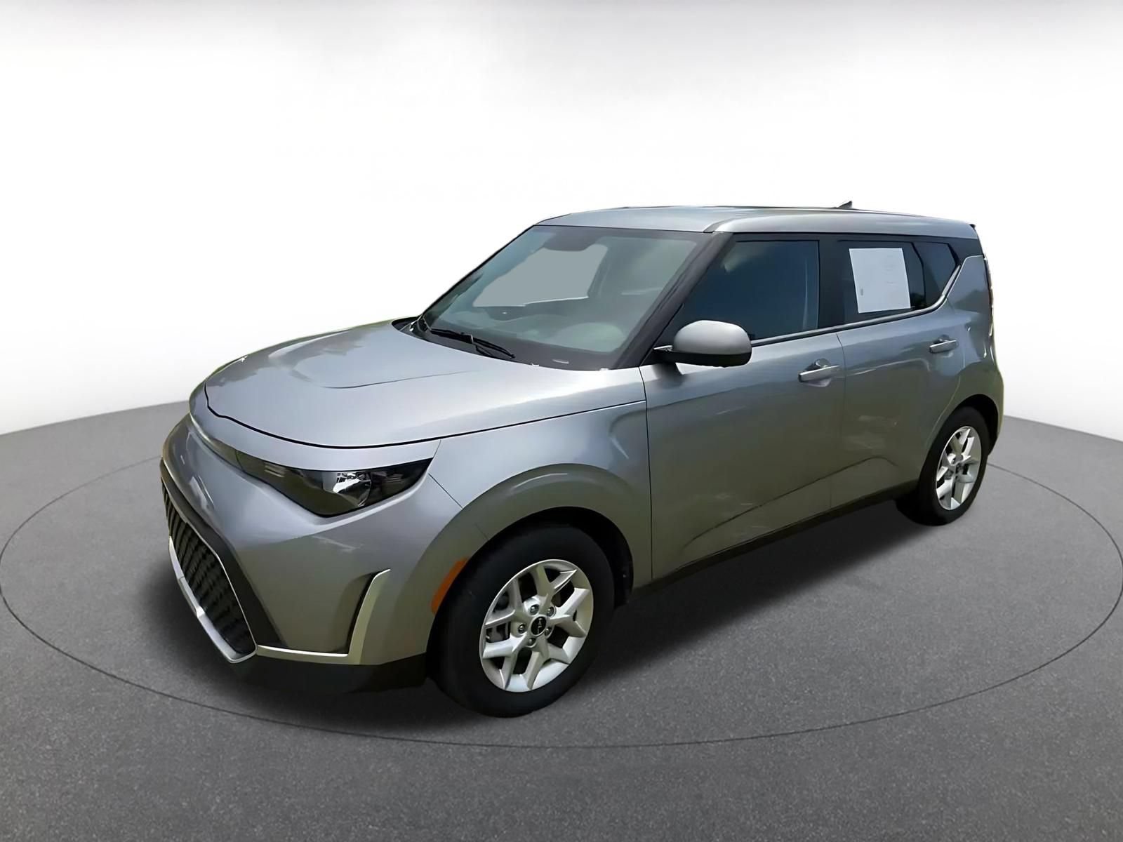 Used 2025 Kia Soul LX w/ LX Technology Package FWD image 7