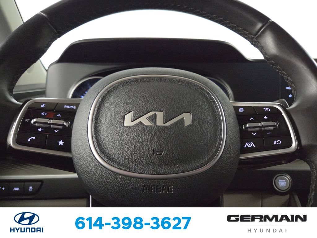 Used 2023 Kia Carnival LX FWD image 22