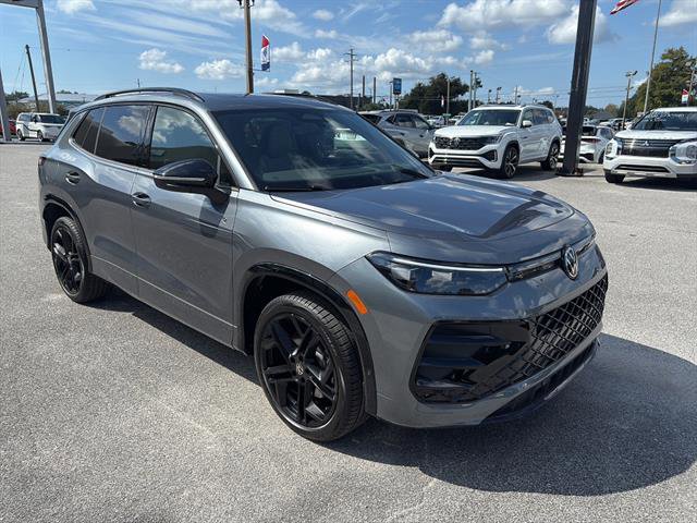 New 2025 Volkswagen Tiguan SE R-Line image 8