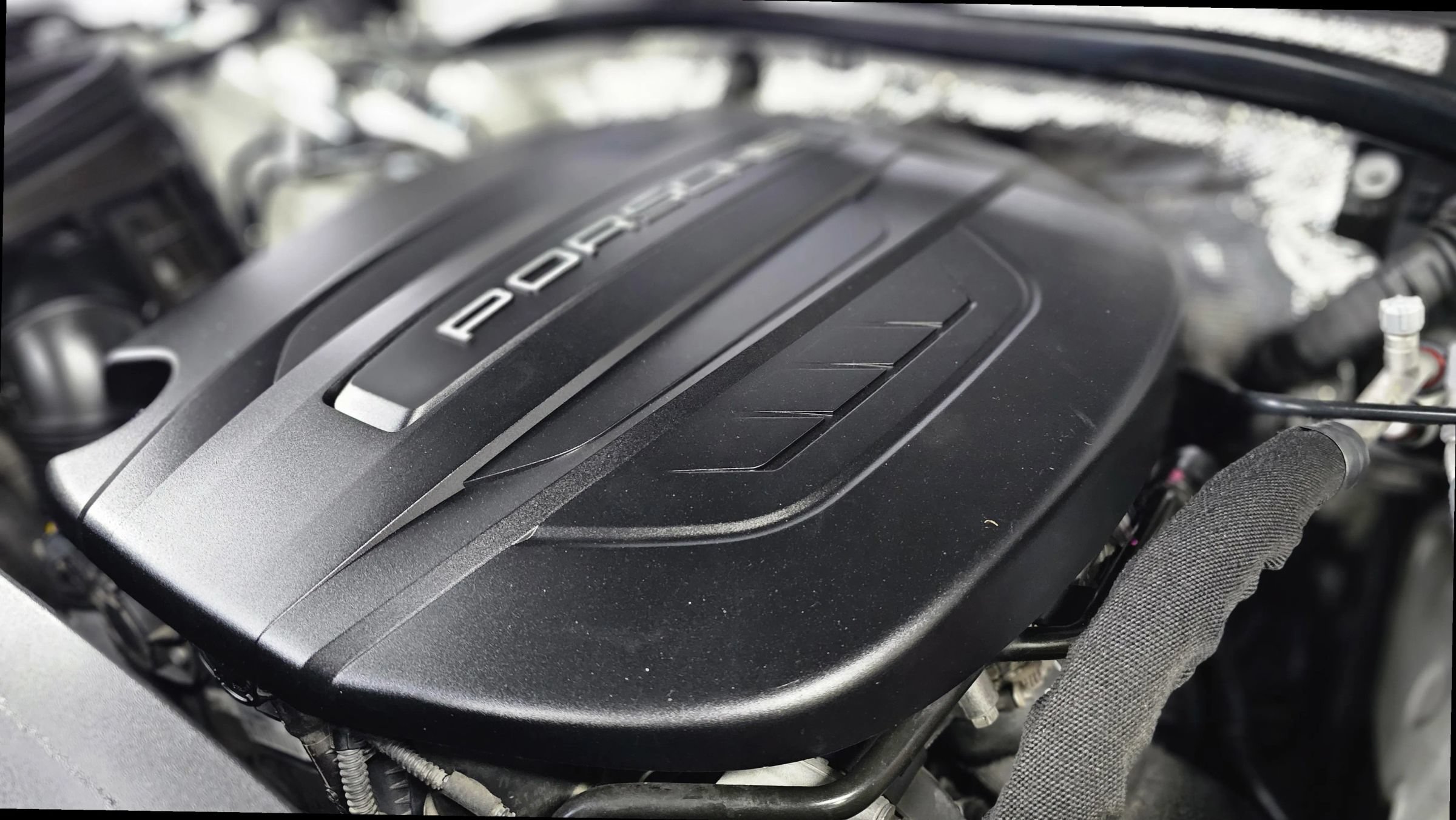 Used 2018 Porsche Macan Sport Edition AWD/4WD image 8