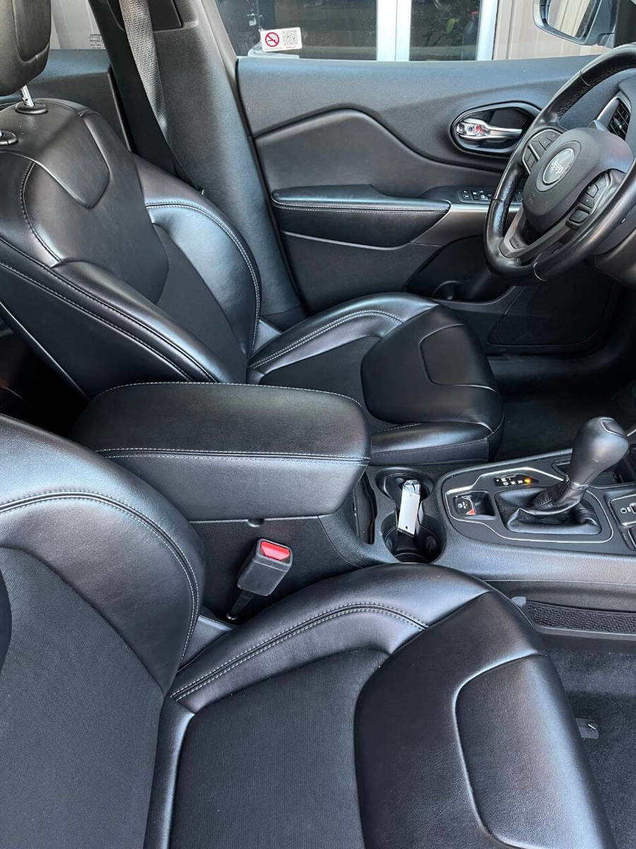 Used 2021 Jeep Cherokee Latitude Plus w/ Mopar Interior Package image 3