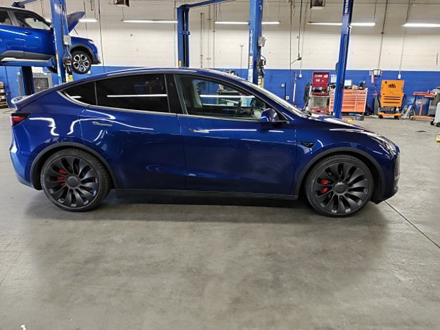 Used 2023 Tesla Model Y Performance AWD/4WD image 8