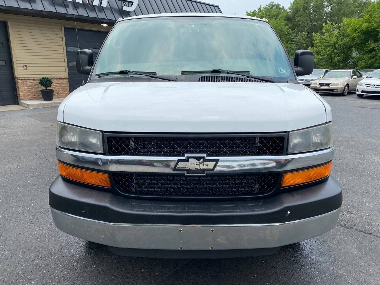 Used 2008 Chevrolet Express 3500 Extended Passenger w/ LT Preferred Equipment Group RWD image 2