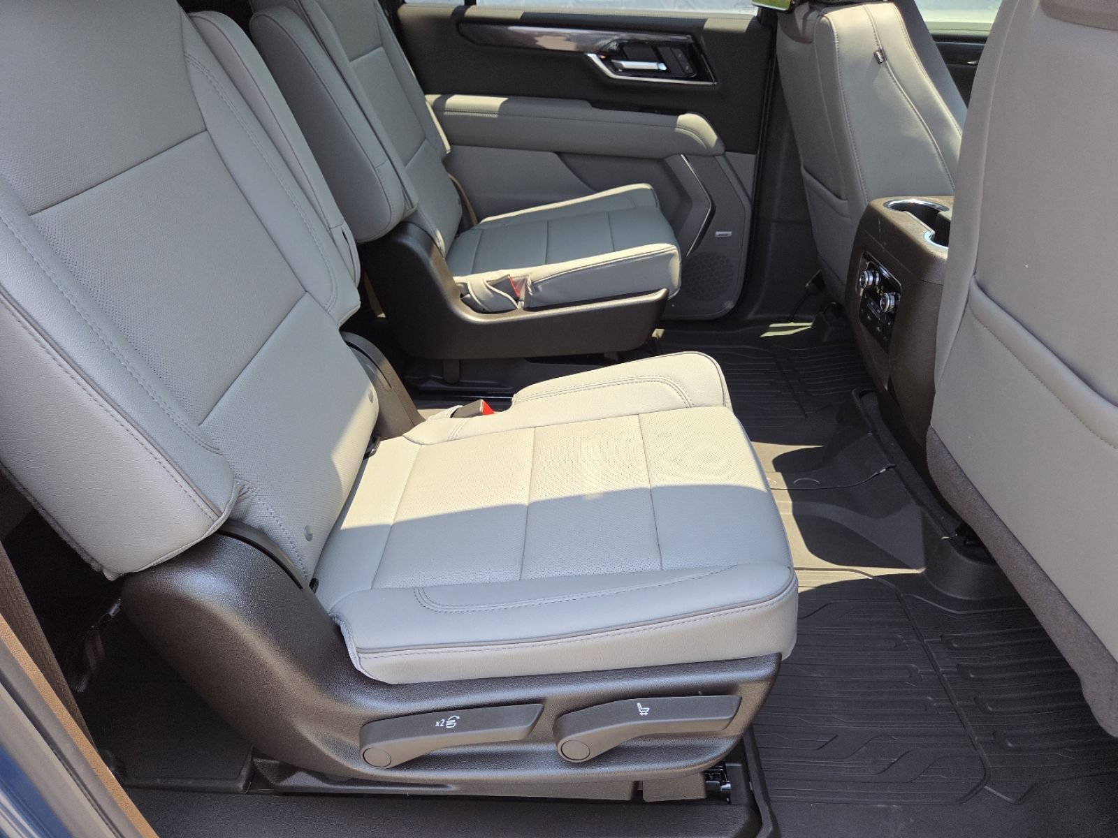 New 2026 GMC Yukon XL Elevation w/ Elevation Premium Package AWD/4WD image 30
