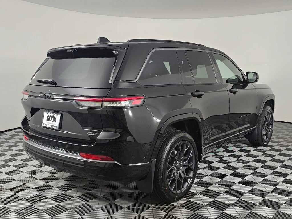 New 2026 Jeep Grand Cherokee Summit w/ Obsidian Package AWD/4WD image 4