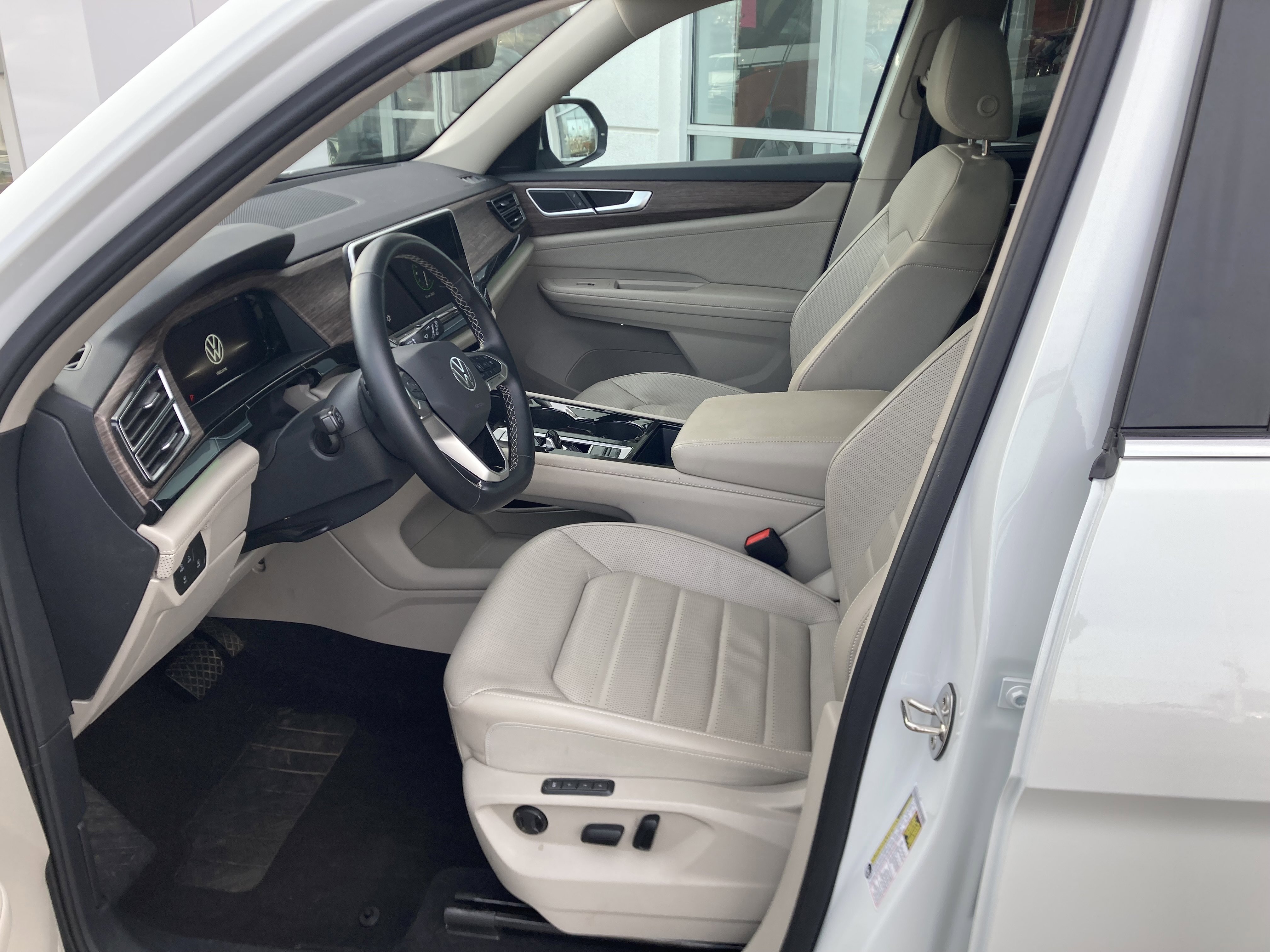 Certified 2025 Volkswagen Atlas SEL image 16