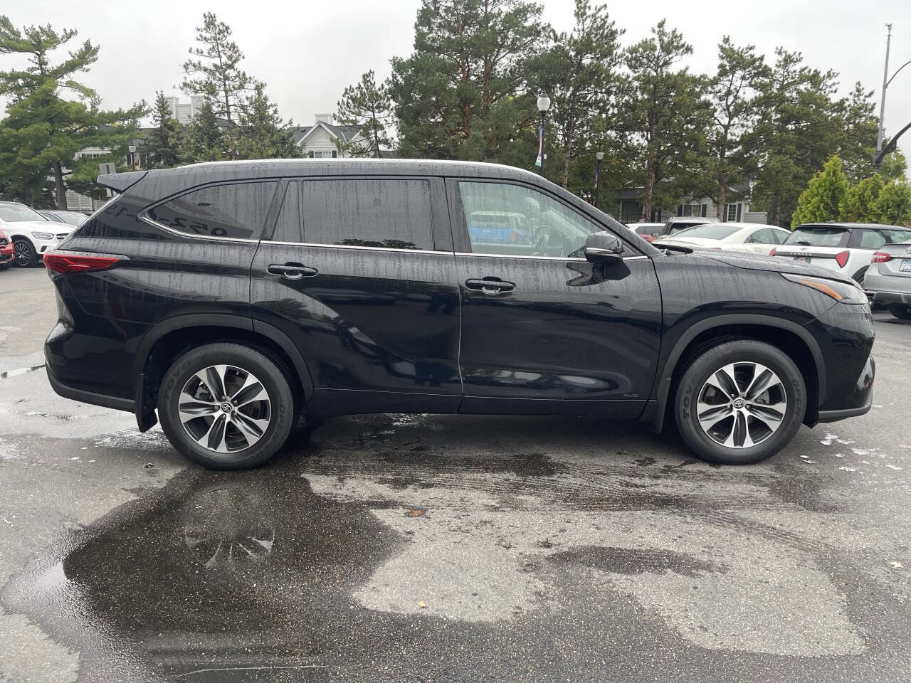 Used 2022 Toyota Highlander XLE image 7