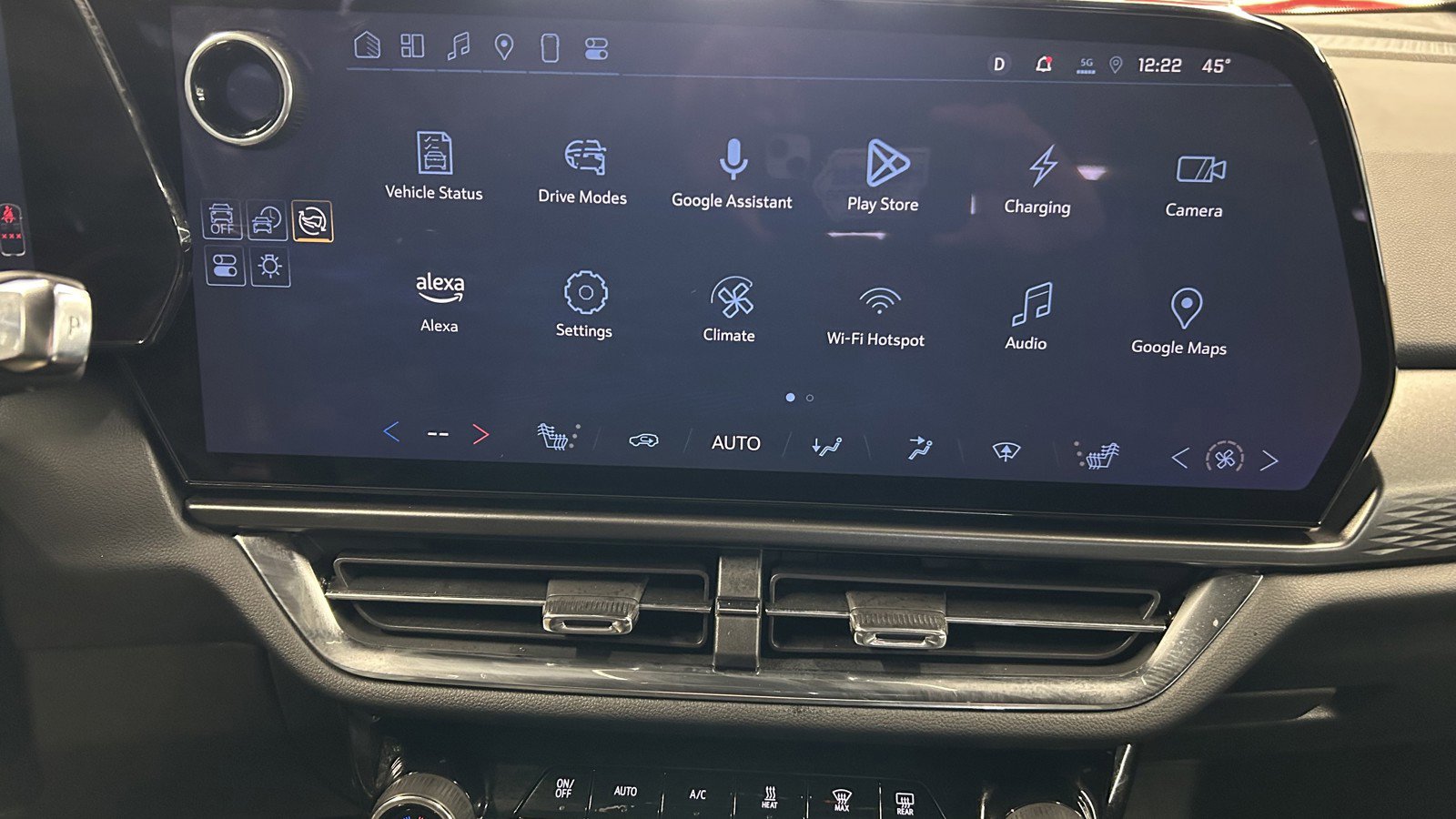 Used 2025 Chevrolet Equinox EV LT w/ Comfort Package image 28