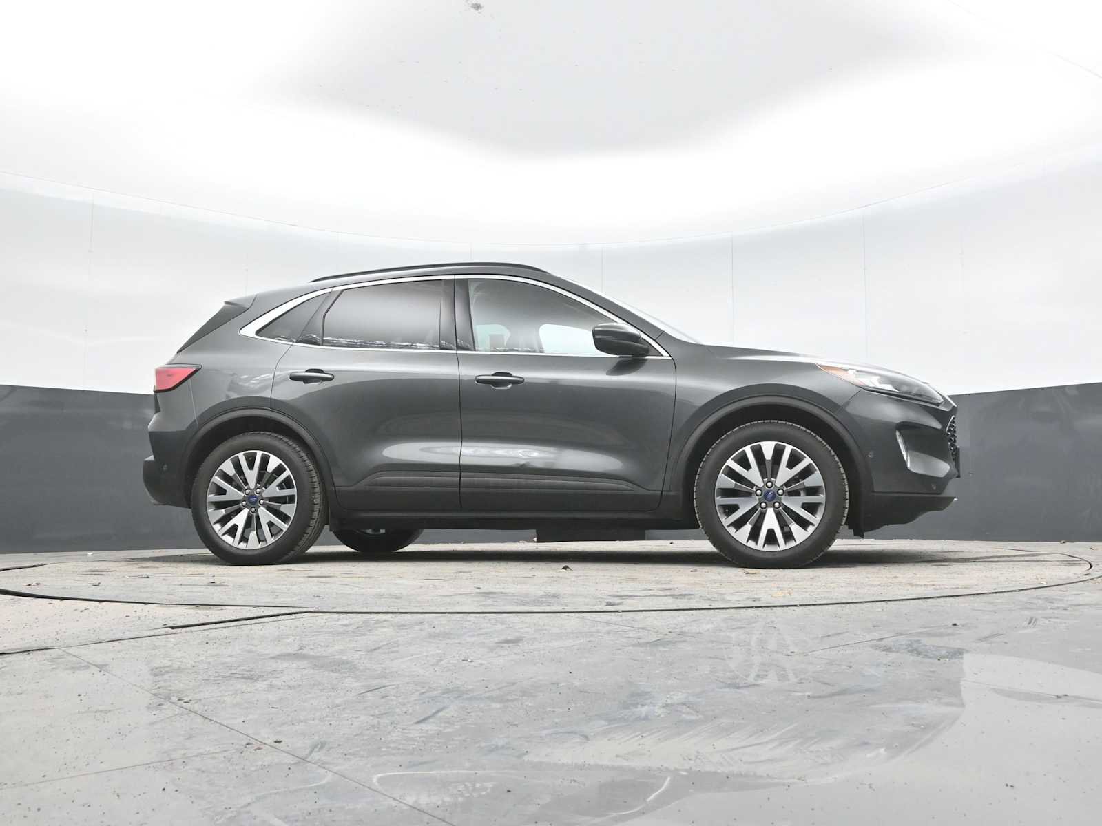 Used 2020 Ford Escape Titanium w/ Titanium Premium Package 2.0 image 29