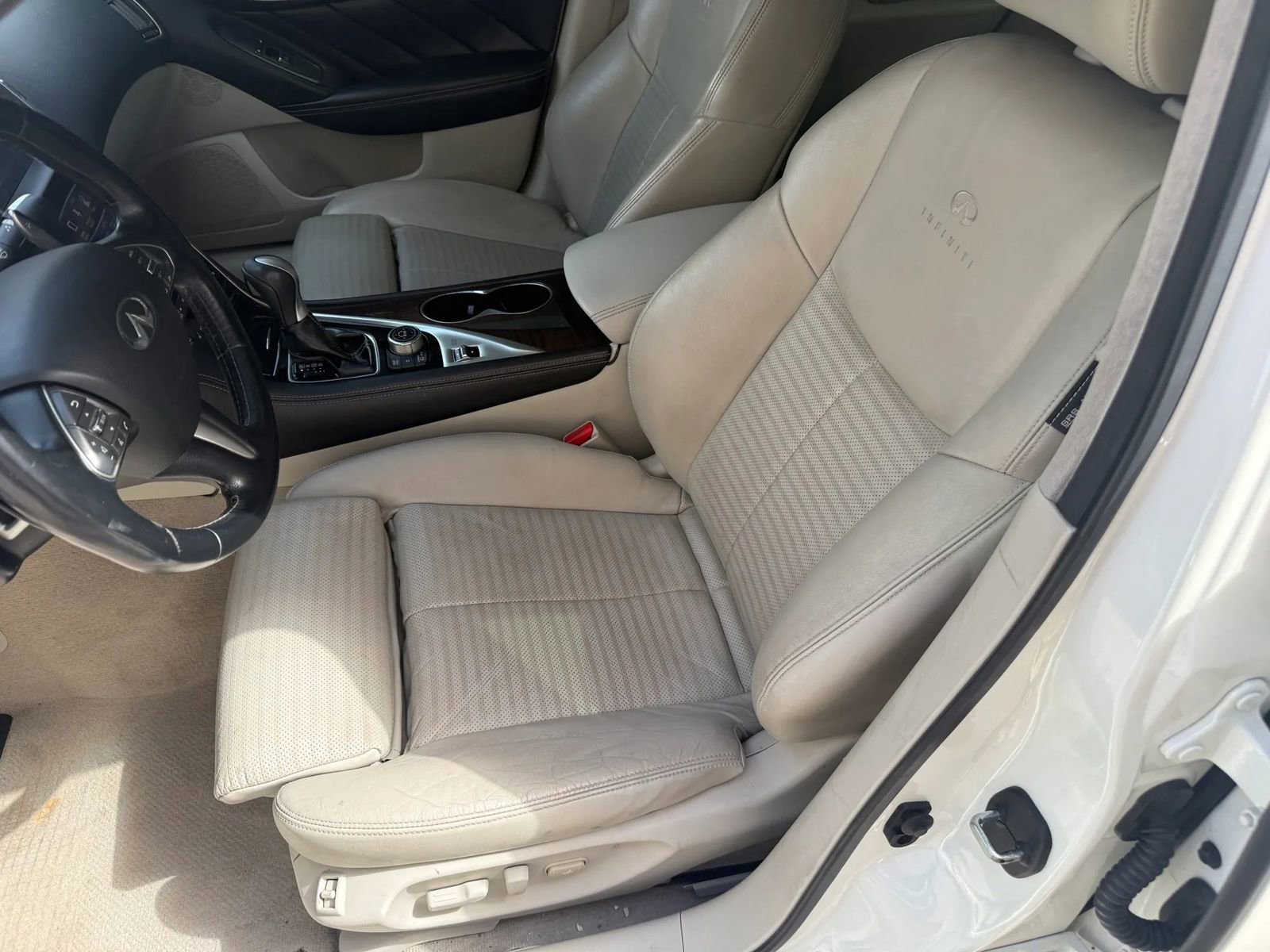 Used 2014 INFINITI Q50 AWD w/ Deluxe Touring Package image 14