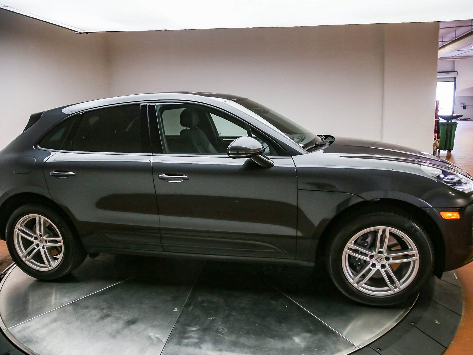 Certified 2026 Porsche Macan AWD/4WD image 5