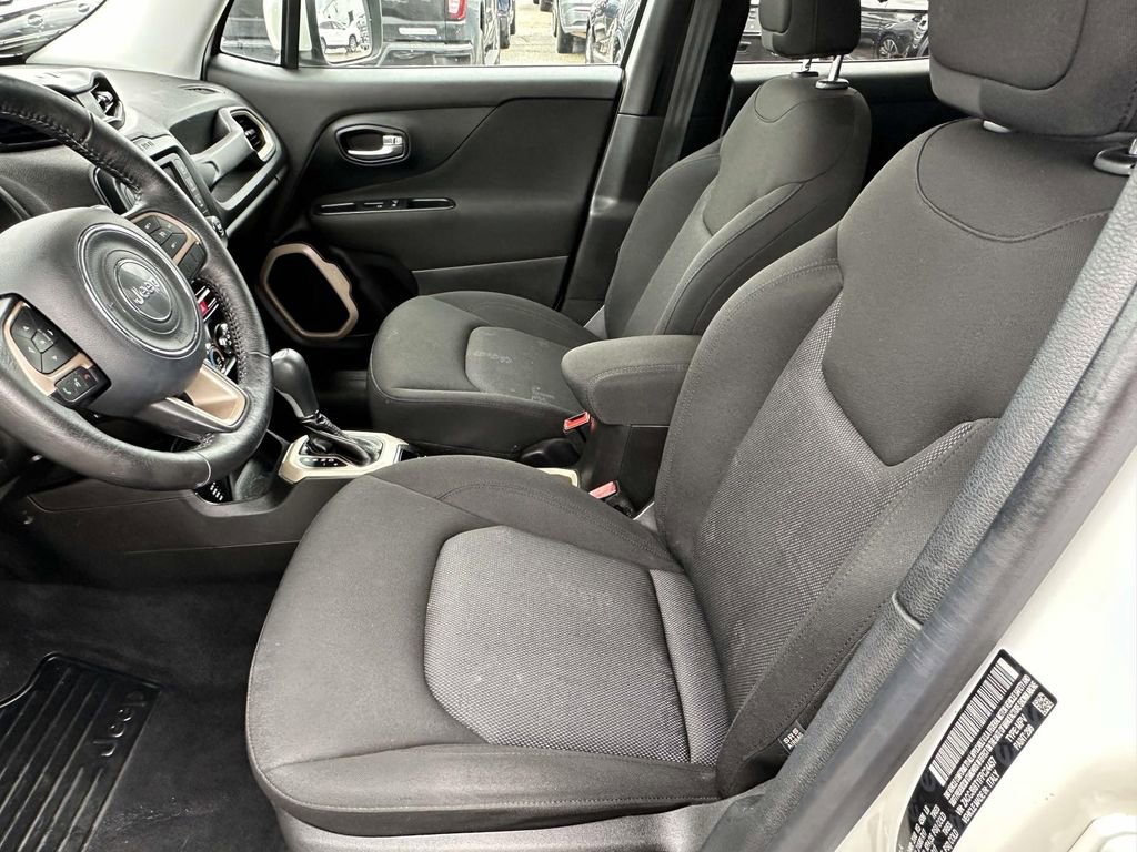 Used 2015 Jeep Renegade Latitude w/ Cold Weather Group II image 19