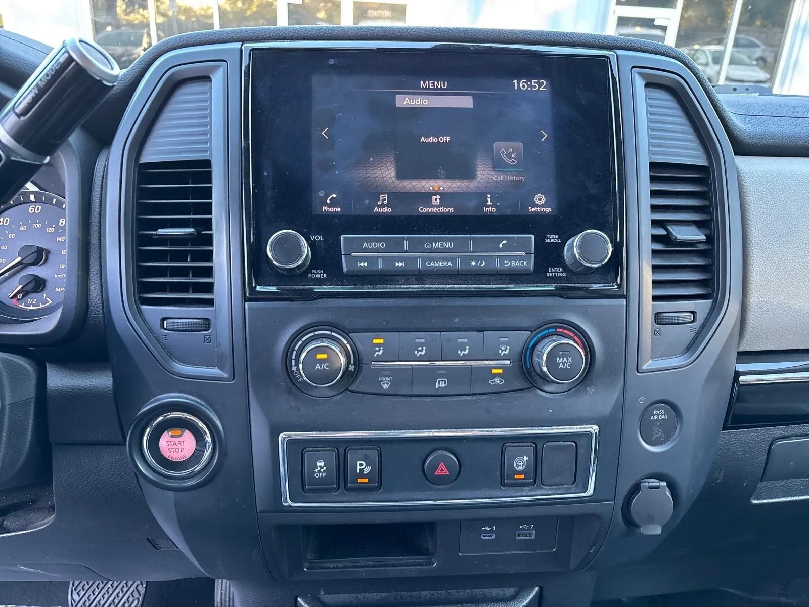 Used 2024 Nissan Titan SV w/ Accessory Utility Package image 17