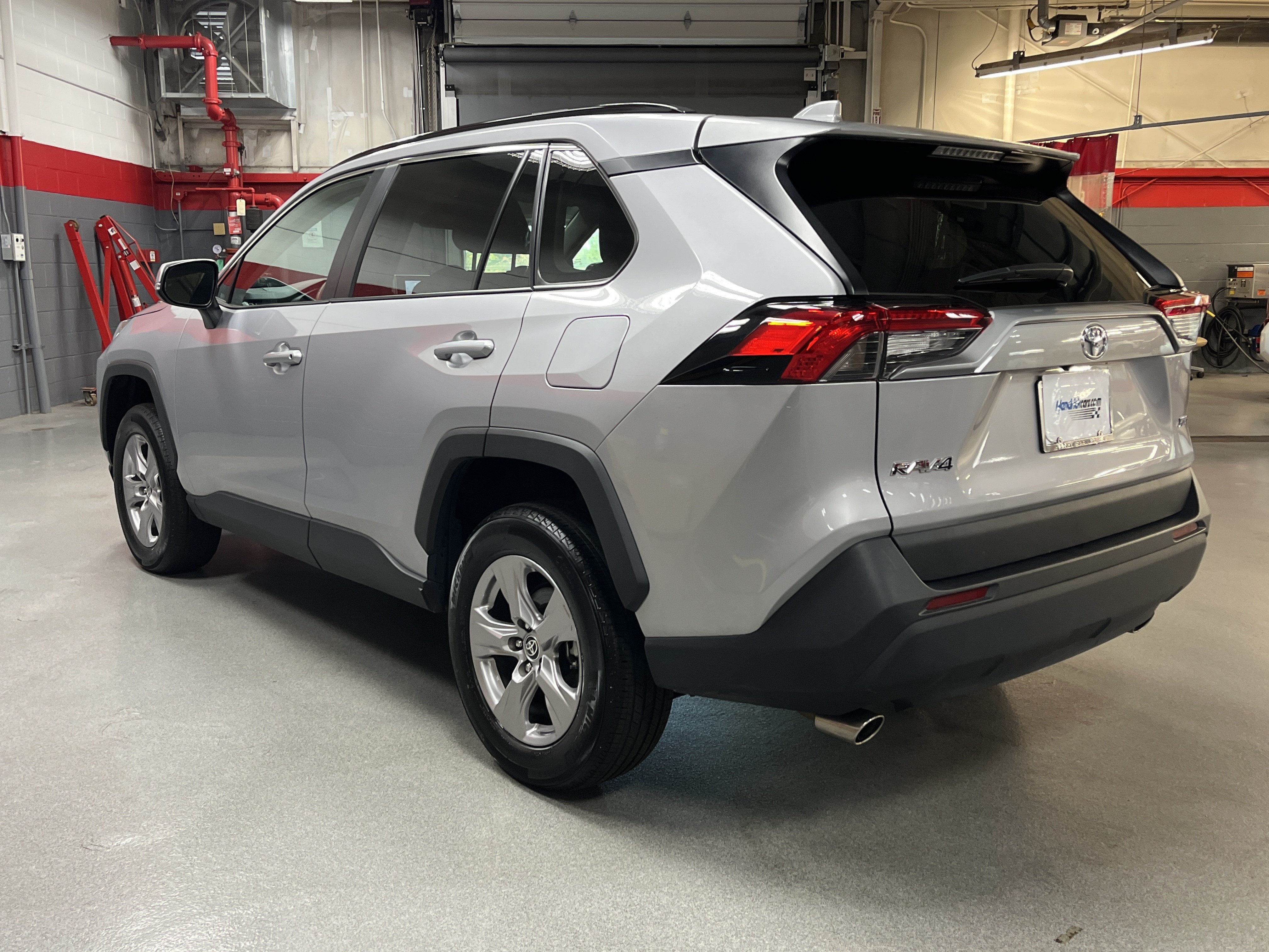 Used 2025 Toyota RAV4 XLE FWD image 8
