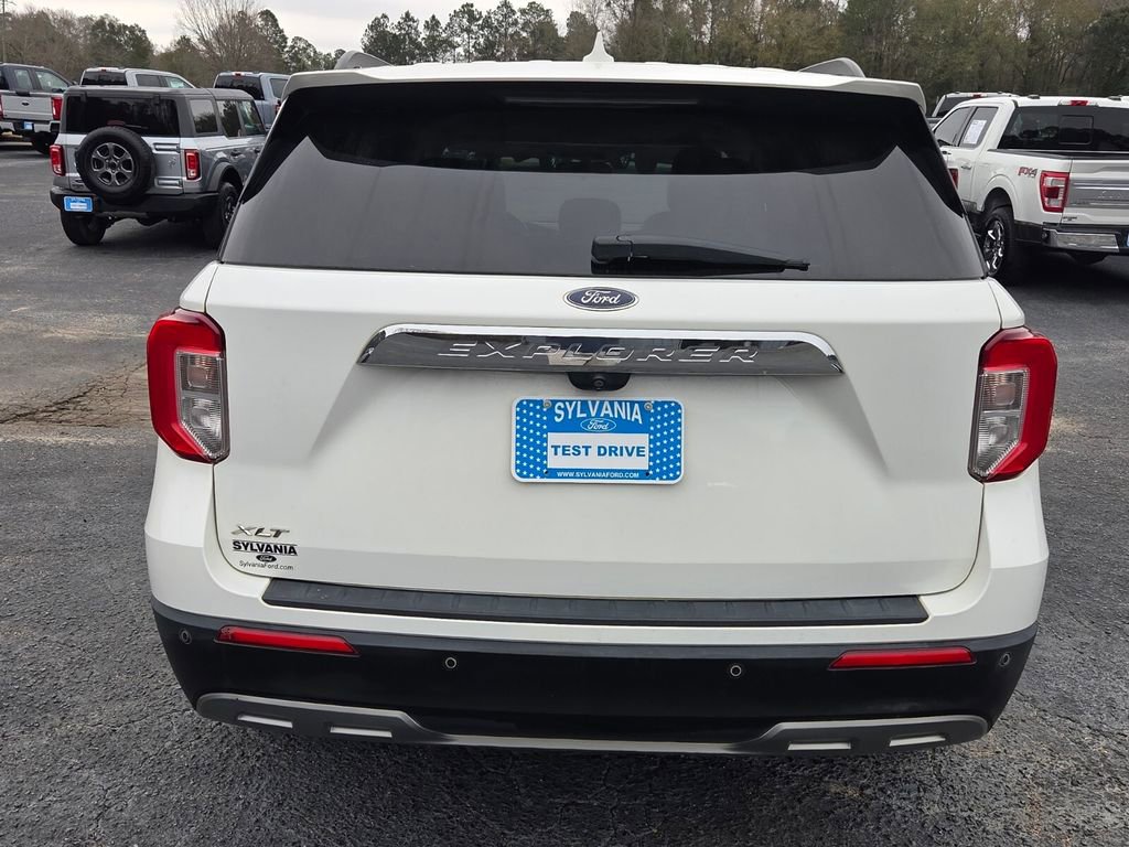 Used 2022 Ford Explorer XLT w/ Equipment Group 202A image 9
