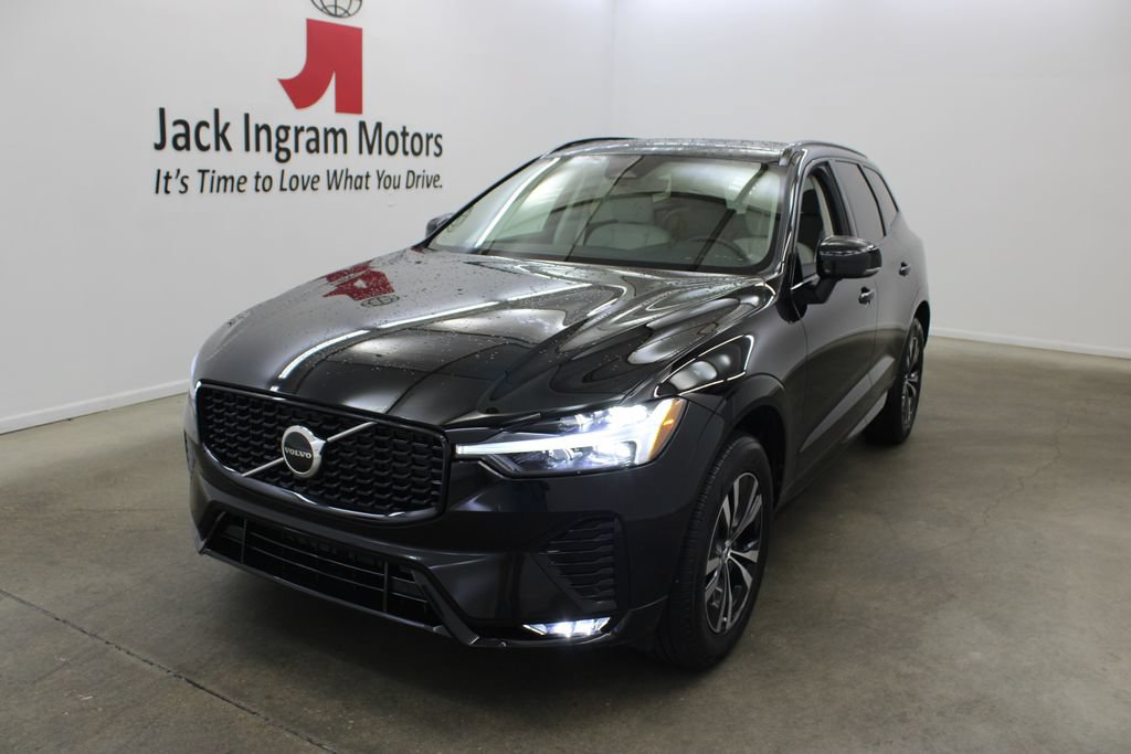 Used 2024 Volvo XC60 B5 Core AWD/4WD image 2