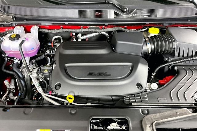 New 2027 Chrysler Pacifica Limited AWD/4WD image 2