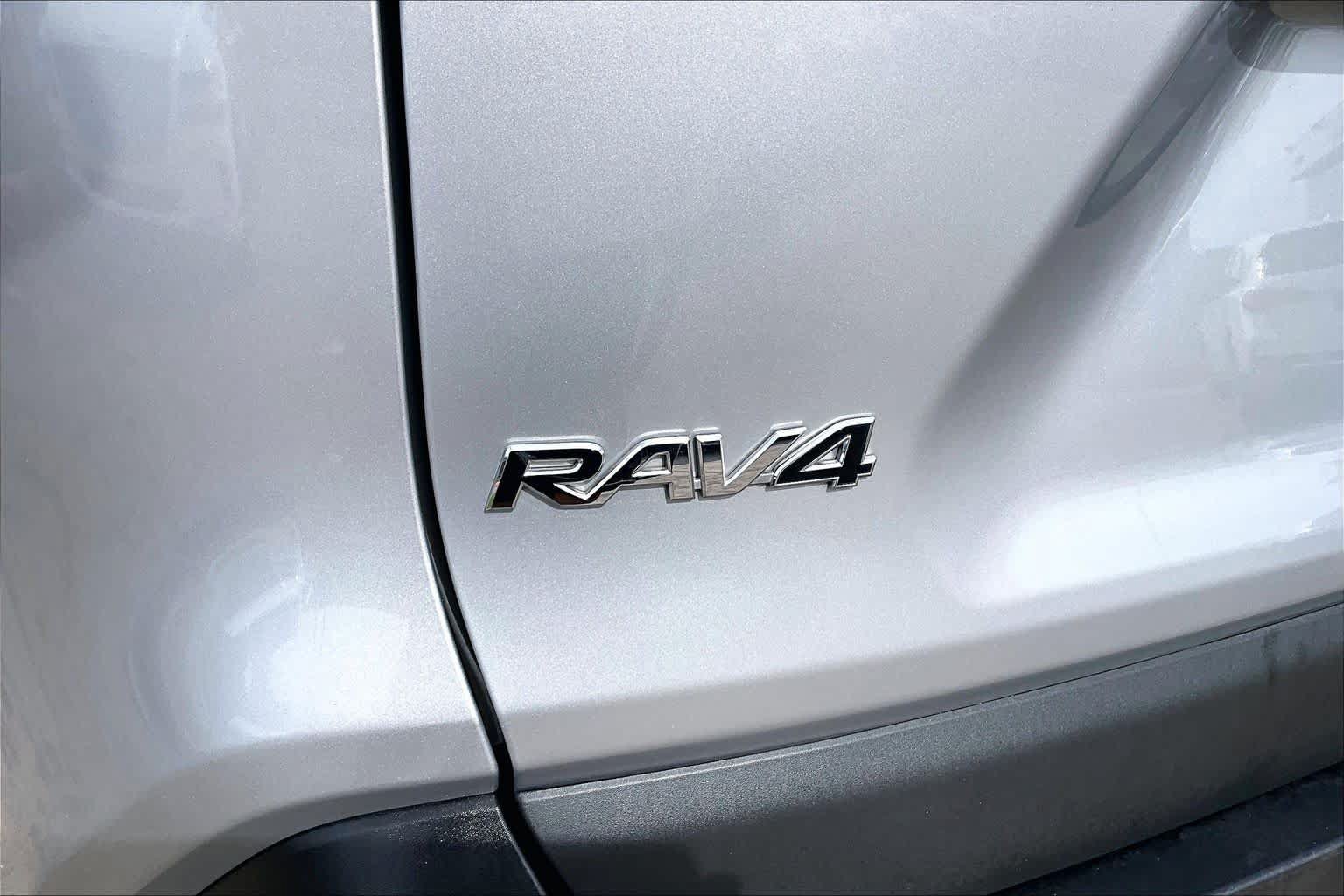 Used 2024 Toyota RAV4 XLE FWD image 30