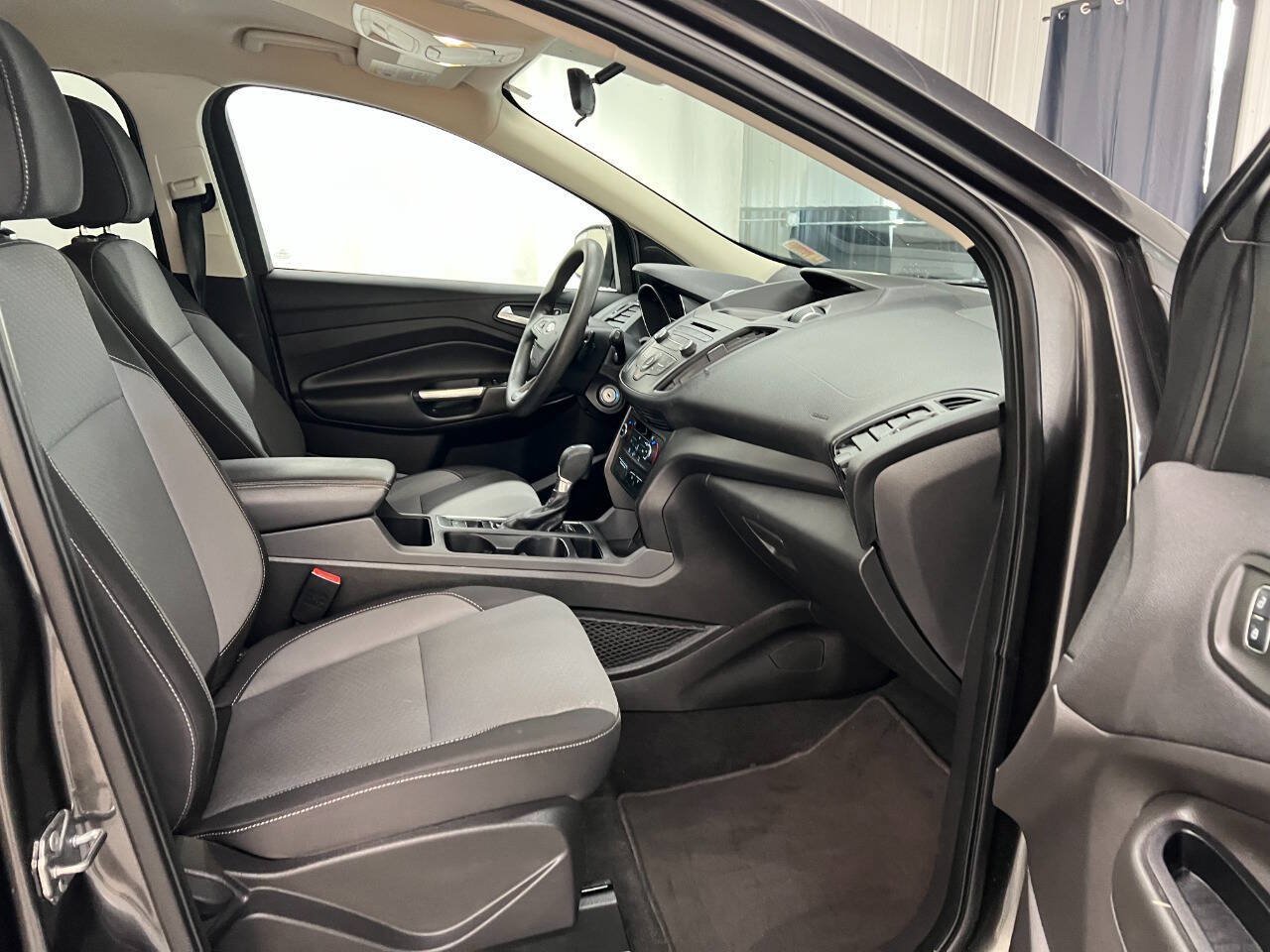 Used 2017 Ford Escape SE FWD image 11