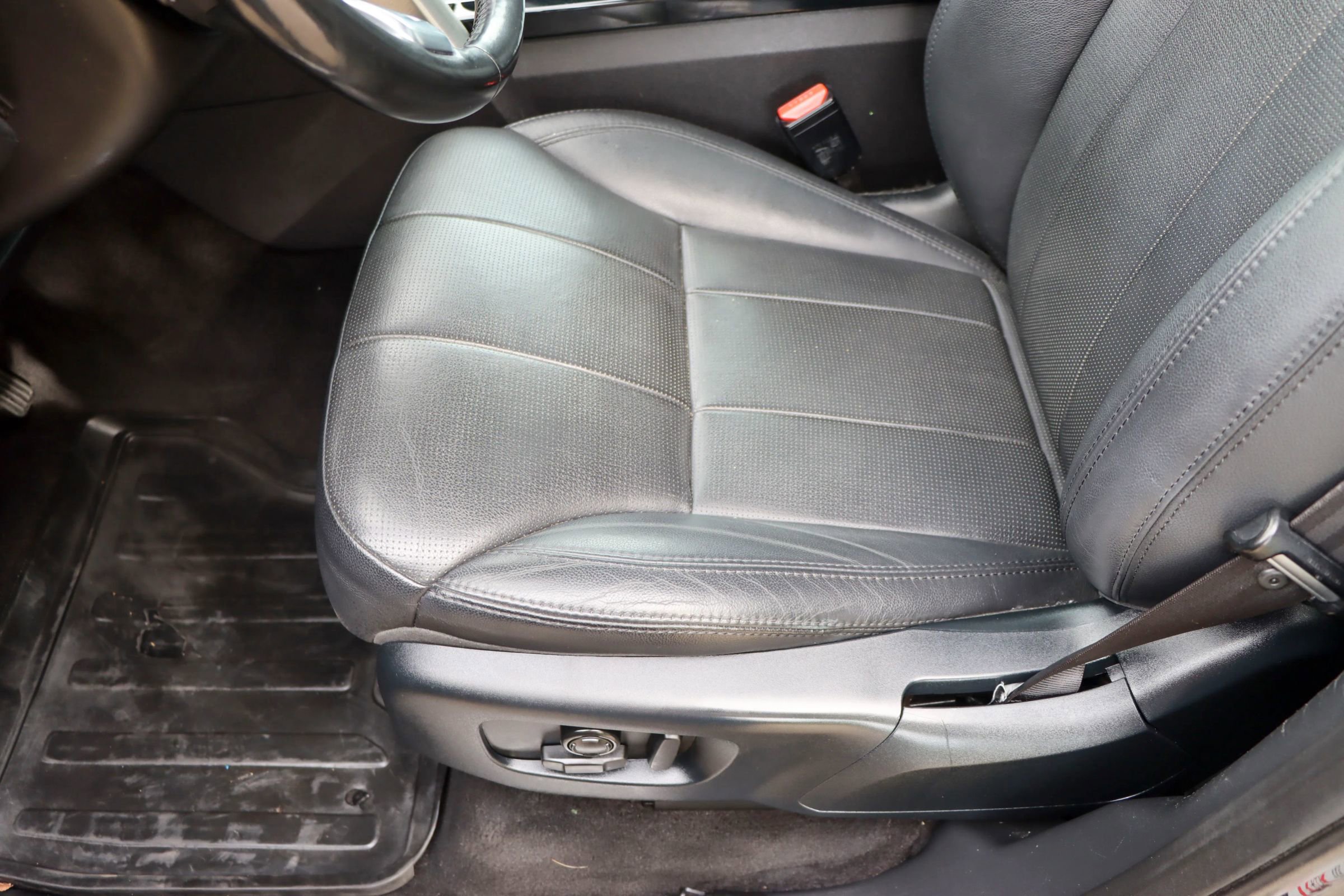 Used 2017 Land Rover Discovery HSE AWD/4WD image 16