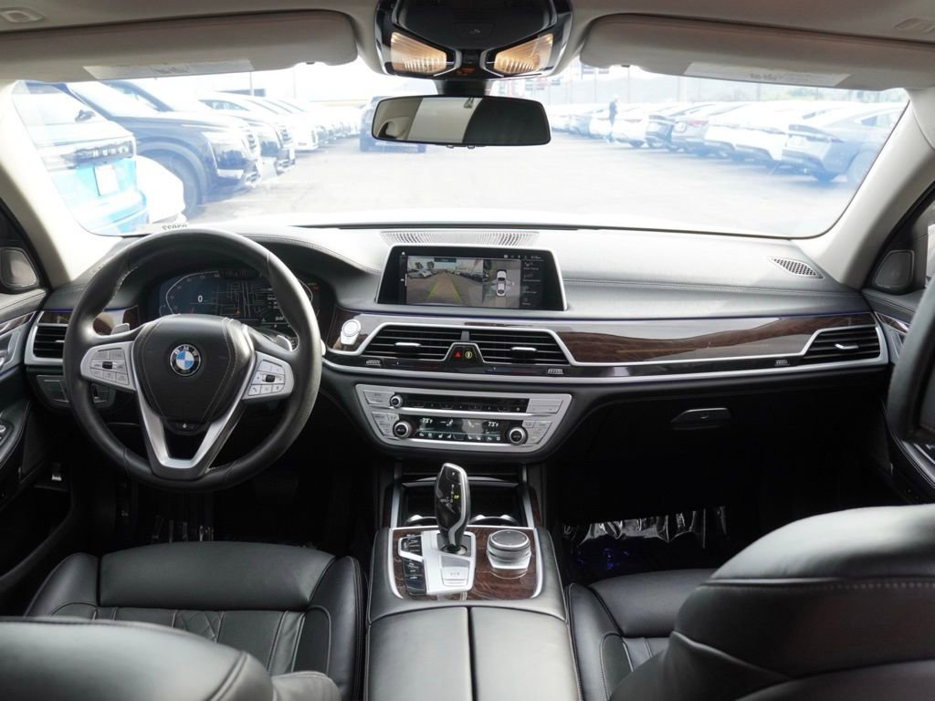 Used 2022 BMW 750i xDrive image 19