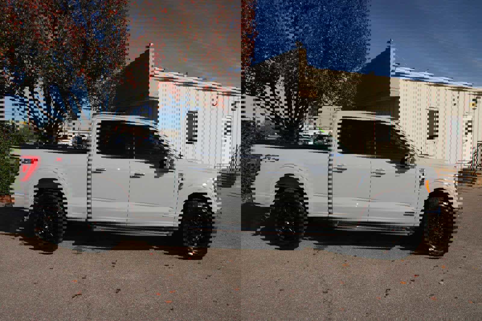 Used 2023 Ford F150 Lariat w/ Equipment Group 502A High image 3