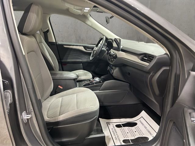 Used 2022 Ford Escape SE w/ SE Sport Appearance Package image 19