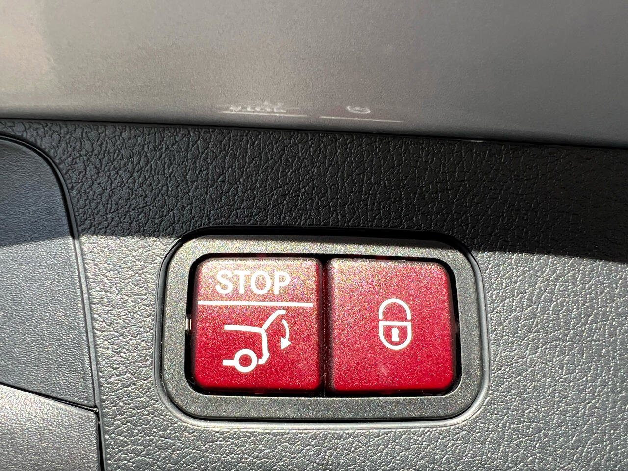 Used 2020 Mercedes-Benz GLB 250 4MATIC w/ Premium Package image 20