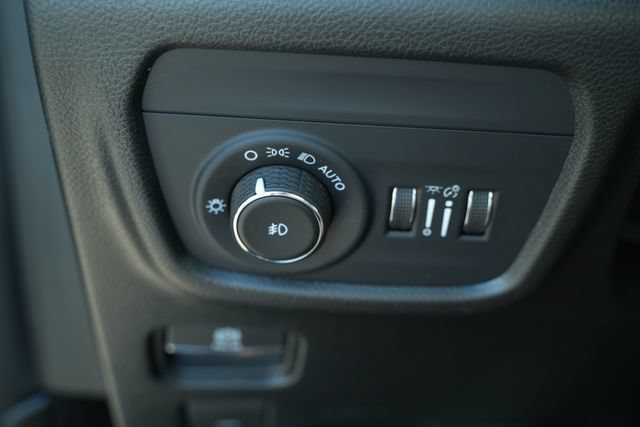 Used 2022 Jeep Grand Cherokee L Limited AWD/4WD image 37
