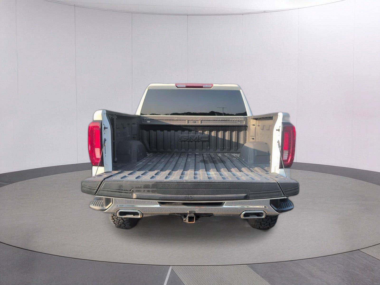 Used 2023 GMC Sierra 1500 SLT w/ SLT Premium Package AWD/4WD image 5