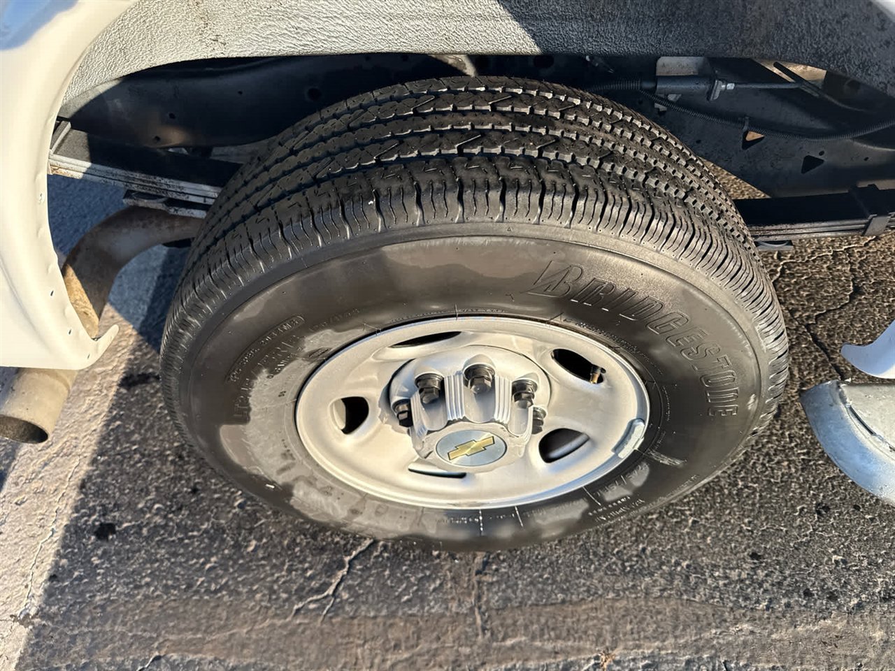 Used 2024 Chevrolet Express 2500 w/ Driver Convenience Package image 9