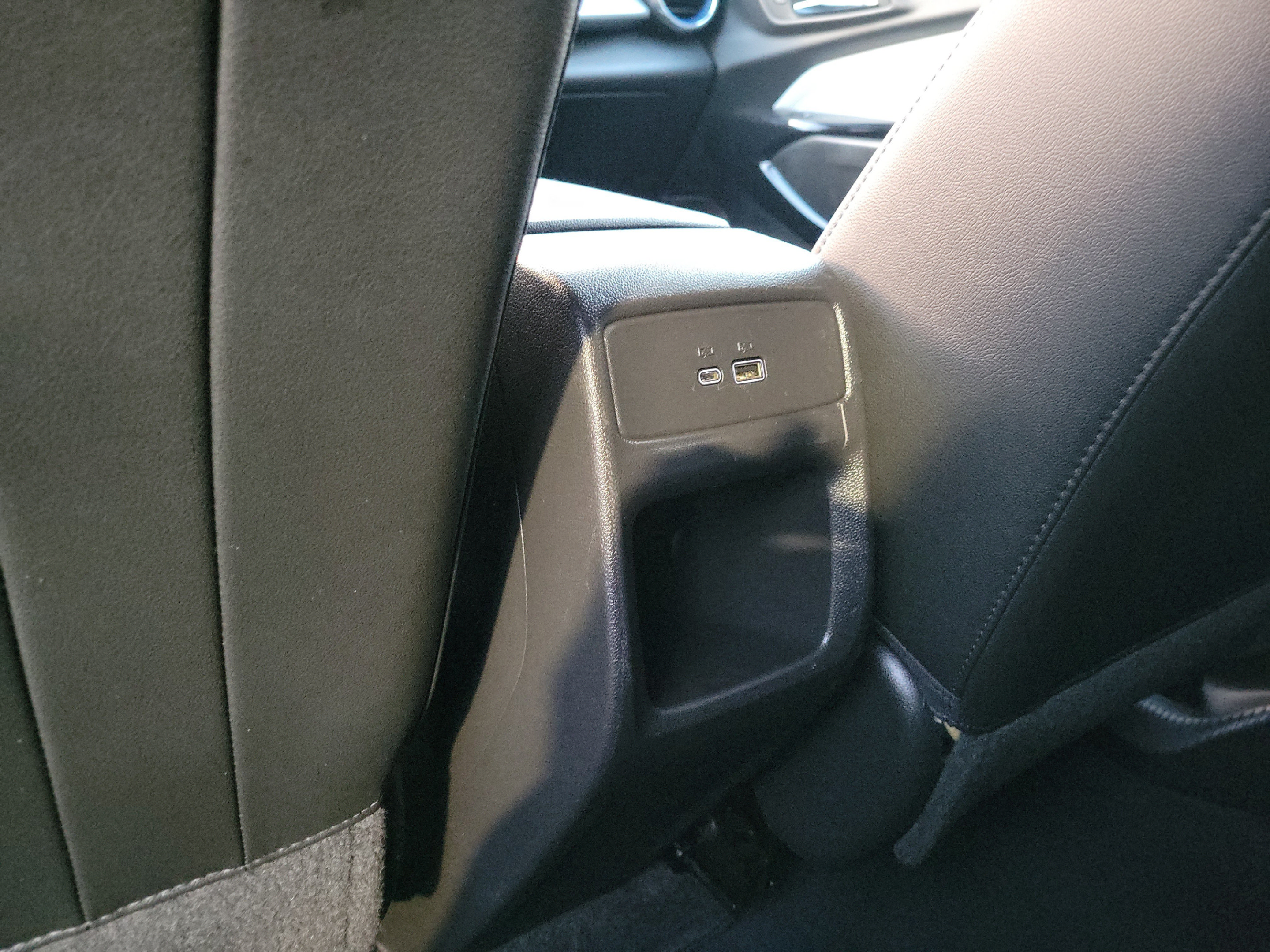 Used 2025 Chevrolet Trax LT FWD image 16