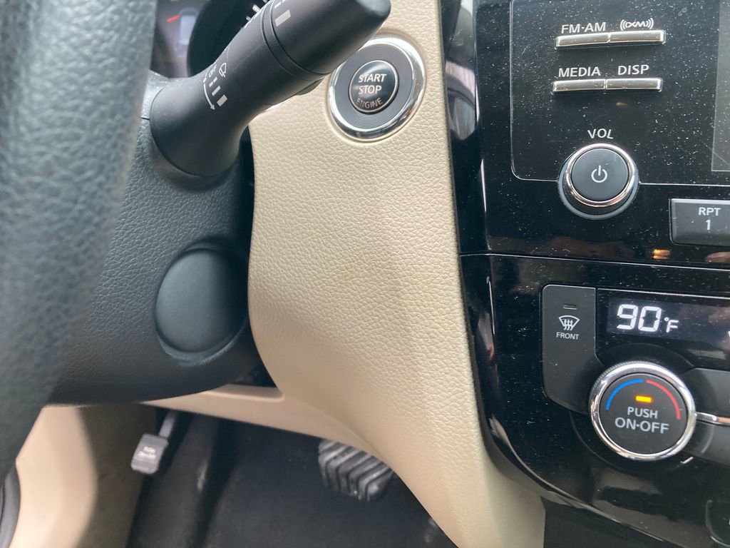 Used 2016 Nissan Rogue SV image 24