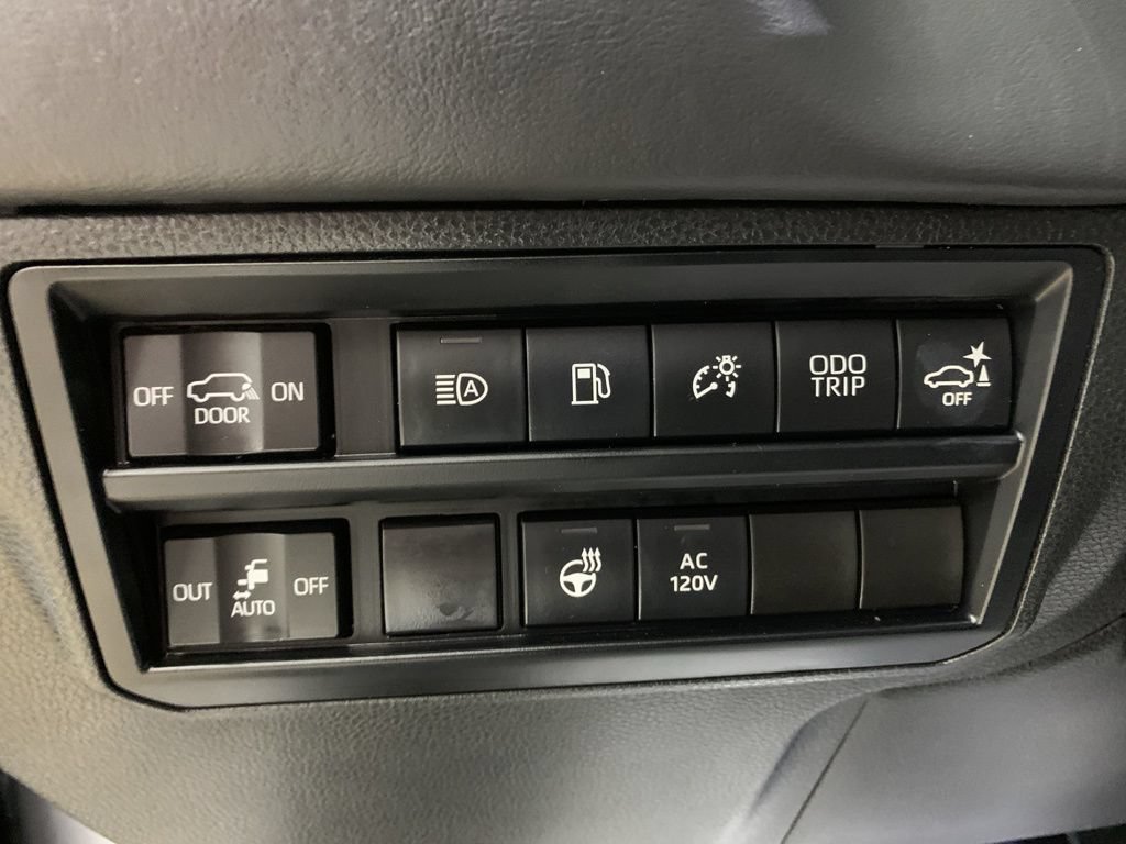 Used 2023 Toyota Sequoia Platinum AWD/4WD image 21