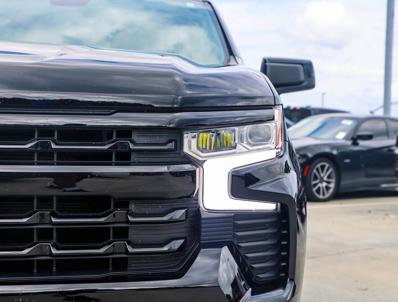 Used 2025 Chevrolet Silverado 1500 RST w/ Convenience Package II AWD/4WD image 5