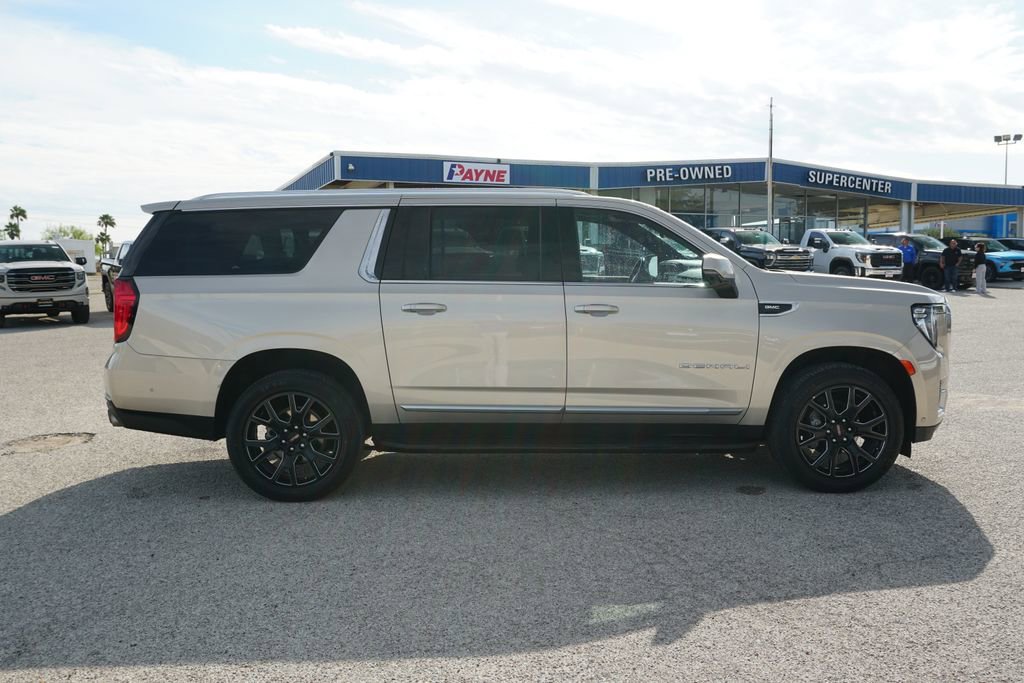 Used 2023 GMC Yukon XL Denali w/ Advanced Technology Package image 4
