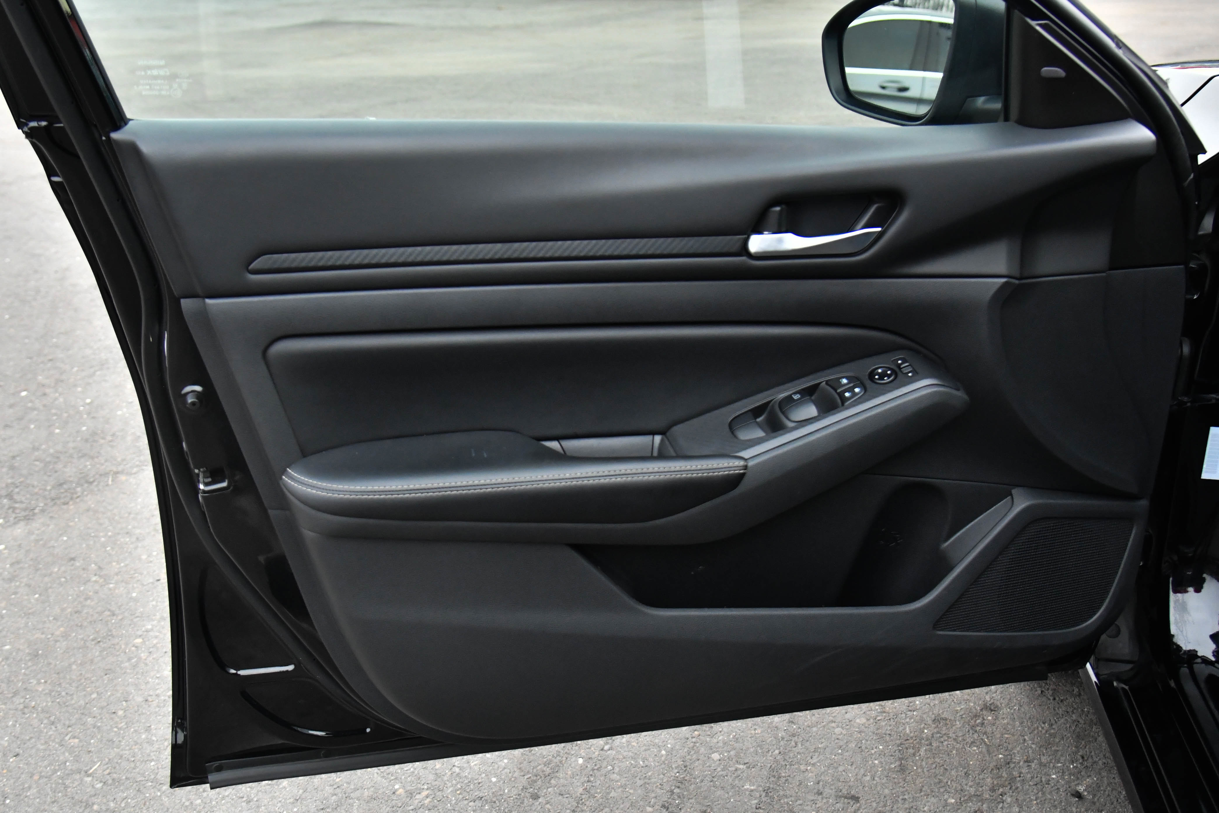 Used 2024 Nissan Altima 2.5 SV image 13