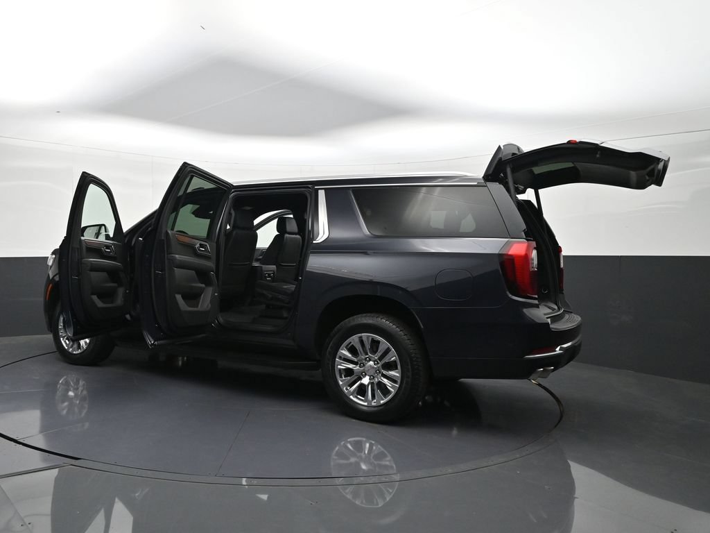 Used 2025 GMC Yukon XL Denali AWD/4WD image 41