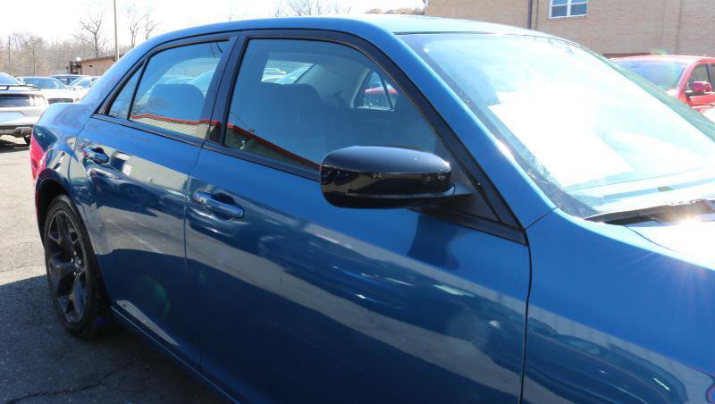 Used 2022 Chrysler 300 Touring w/ Sport Appearance Package image 9