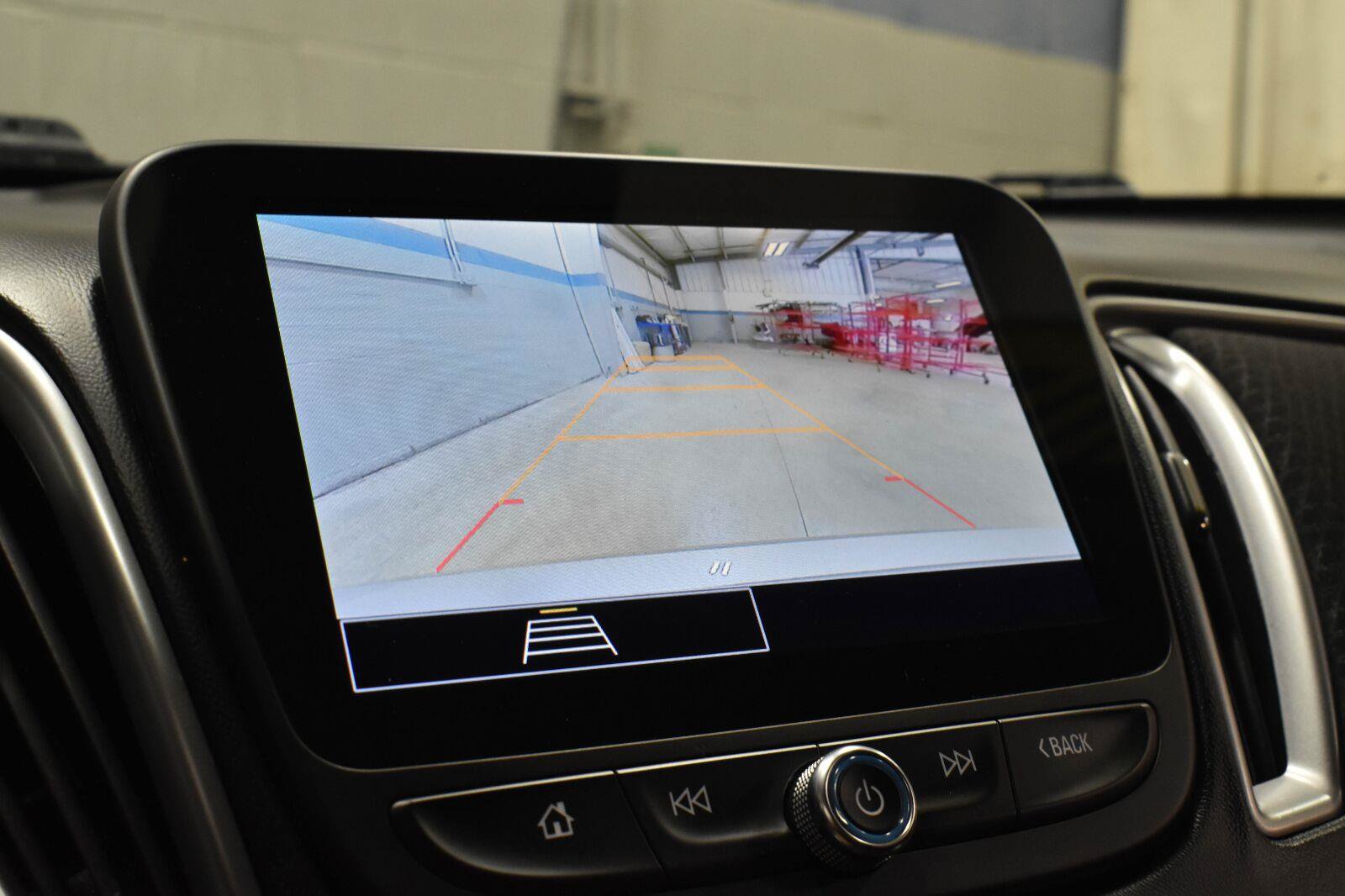 Used 2025 Chevrolet Malibu LT FWD image 16